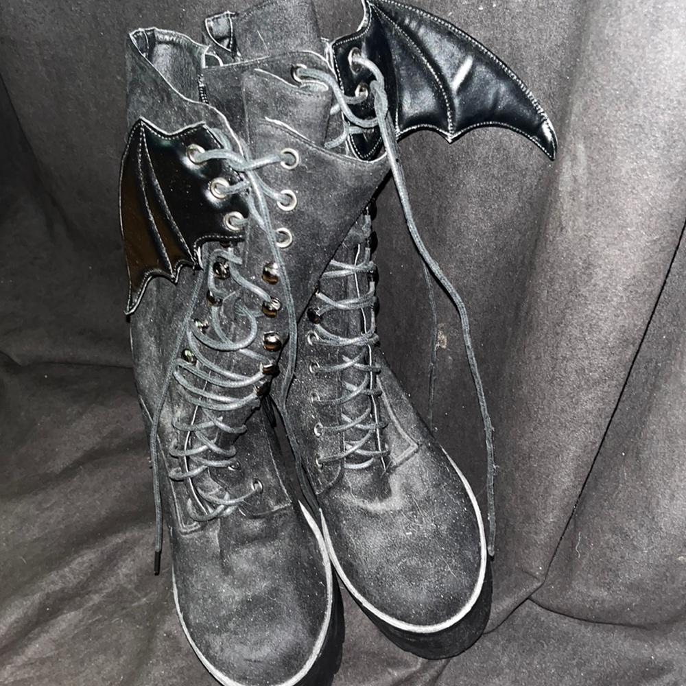 Batwing platform boots